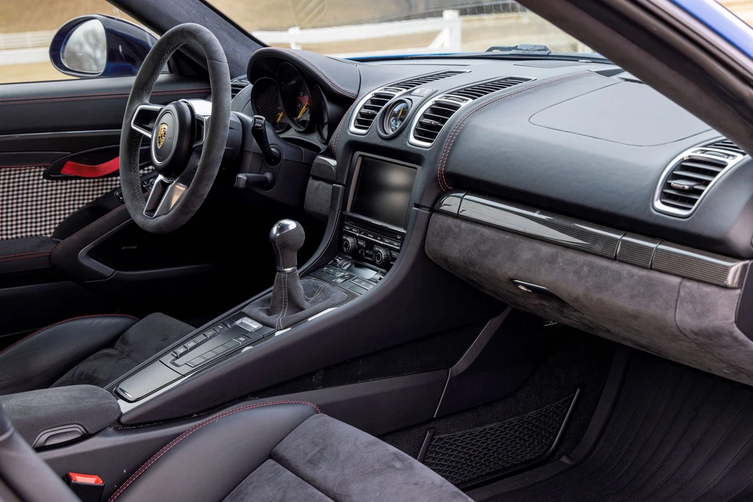 2016 Porsche 981 Cayman GT4 - Image 8 of 10