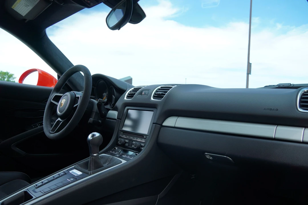 2016 Porsche 981 Cayman GT4 - Image 8 of 31