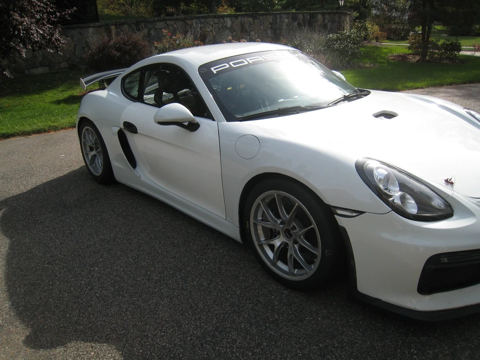2016 Porsche 981 Cayman GT4 Clubsport - Image 2 of 14