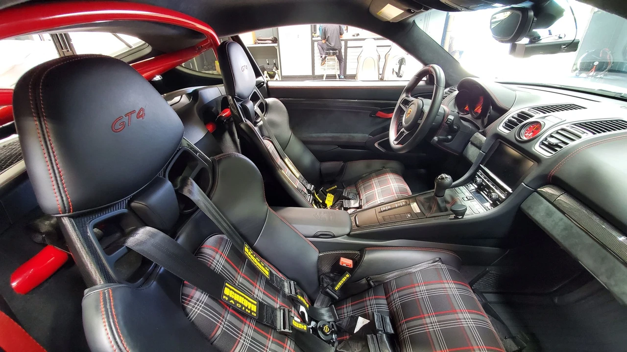 2016 Porsche 981 Cayman GT4 - Image 2 of 4