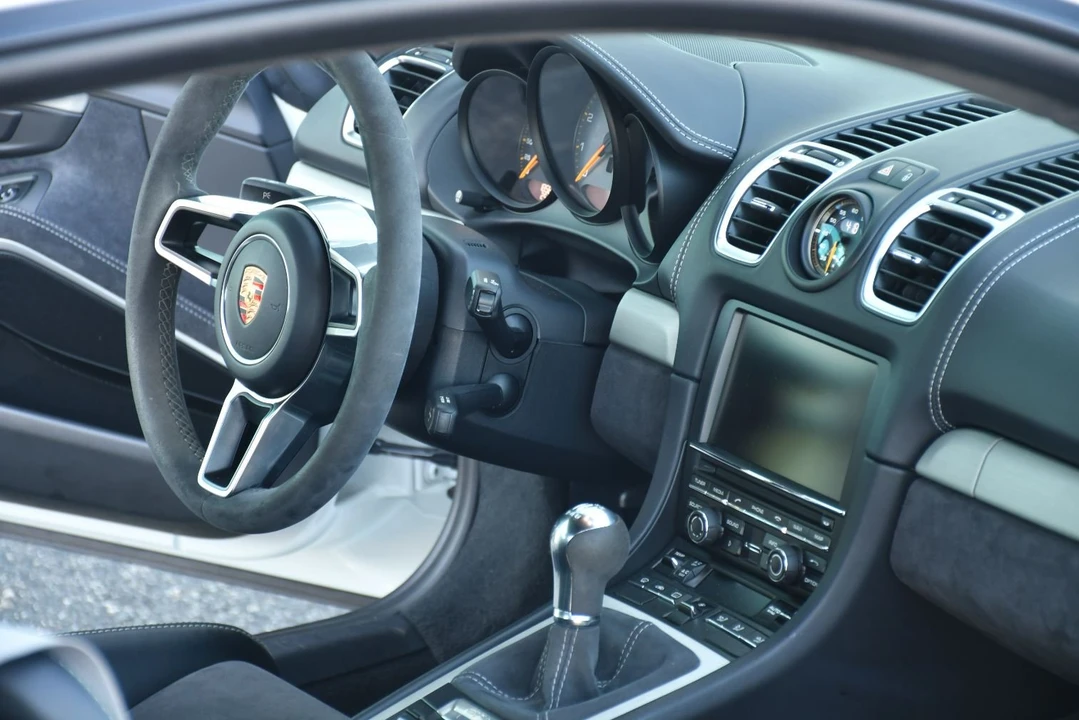 2016 Porsche 981 Cayman GT4 - Image 5 of 13