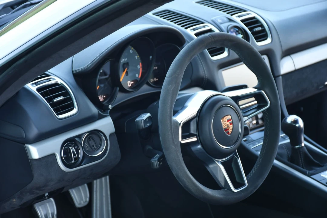 2016 Porsche 981 Cayman GT4 - Image 6 of 13