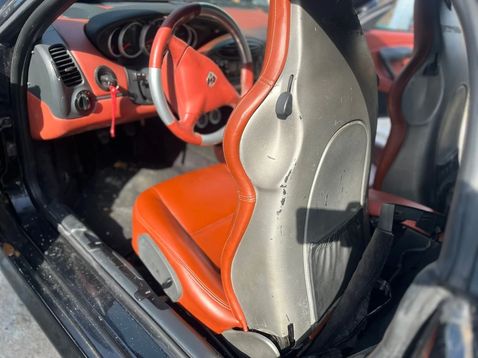 1999 Parts & Memorabilia Seats & Interior - Image 2 of 22