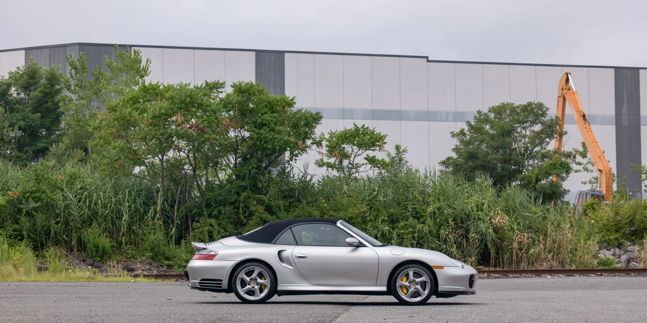 2005 Porsche 996 Turbo - Image 24 of 31