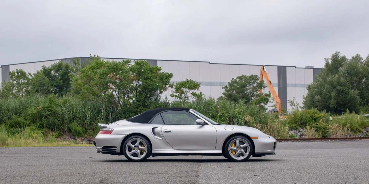 2005 Porsche 996 Turbo - Image 25 of 31