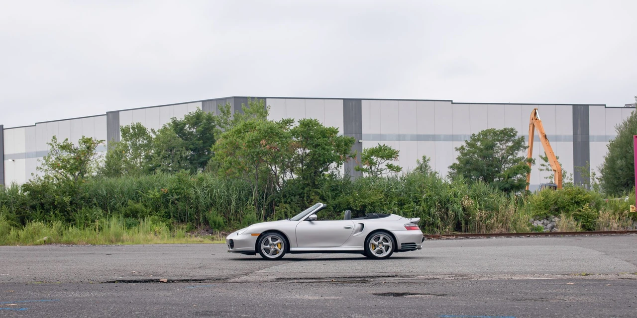 2005 Porsche 996 Turbo - Image 13 of 31