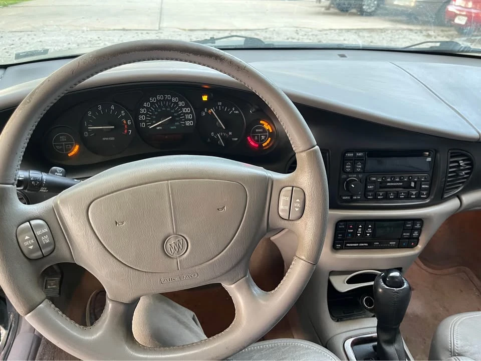 Buick Regal - Image 9 of 10