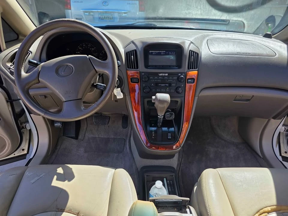 Lexus RX 1st Gen - Image 6 of 10