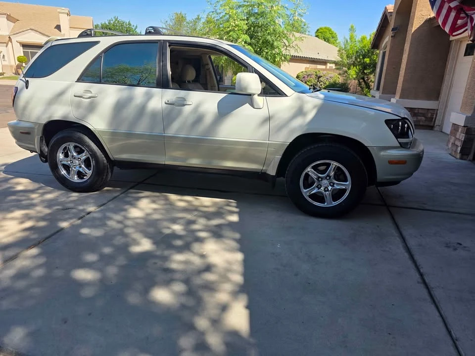 Lexus RX 1st Gen - Image 2 of 10