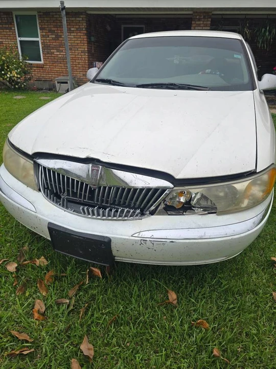 1999 Lincoln Continental 9th Gen - Image 9 of 12