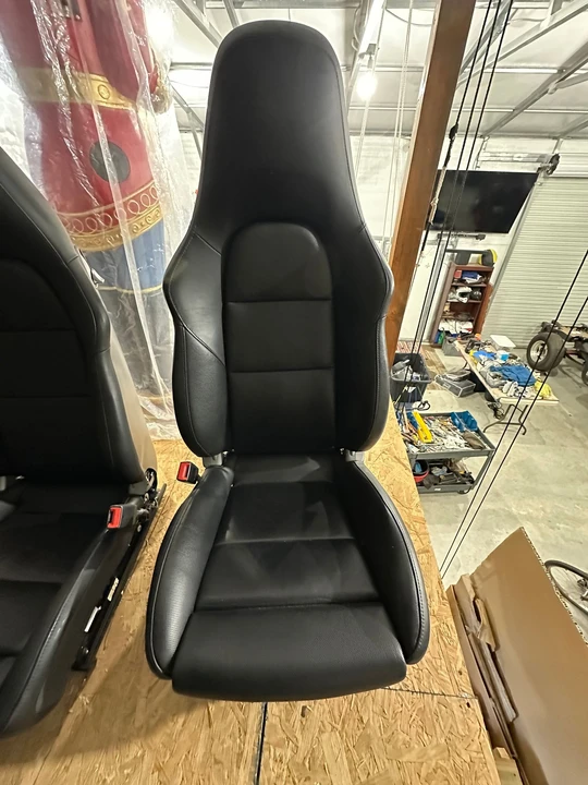 2017 Parts & Memorabilia Seats & Interior - Image 2 of 7