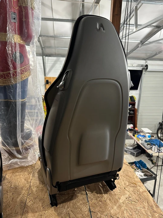 2017 Parts & Memorabilia Seats & Interior - Image 6 of 7