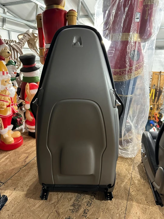2017 Parts & Memorabilia Seats & Interior - Image 5 of 7