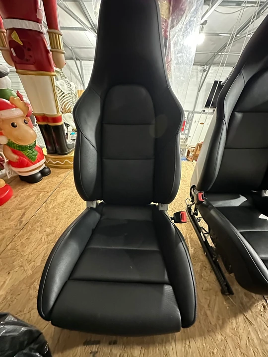 2017 Parts & Memorabilia Seats & Interior - Image 3 of 7