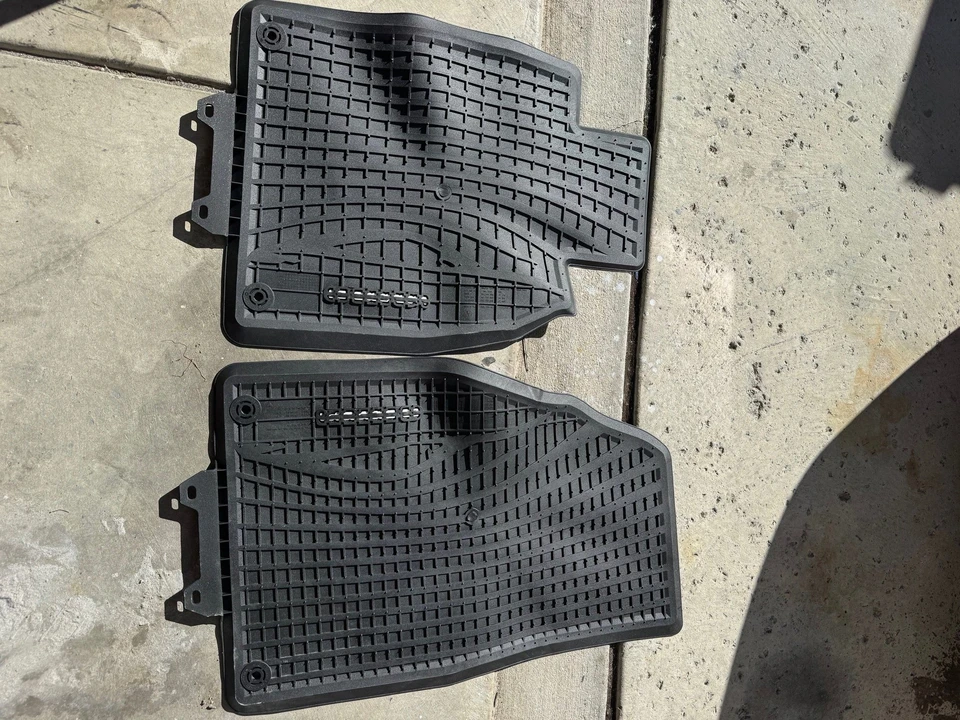 2012 Parts & Memorabilia Seats & Interior - Image 2 of 3