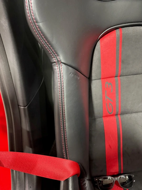 2018 Parts & Memorabilia Seats & Interior - Image 6 of 7