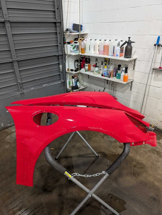 2015 Parts & Memorabilia Bodywork - Image 2 of 11