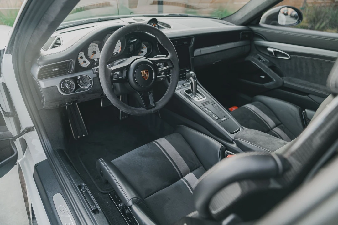 2018 Porsche 991 GT3 - Image 4 of 5