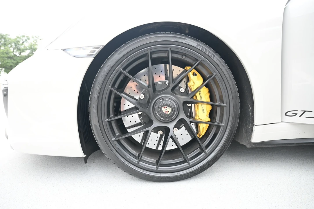 2018 Porsche 991 Carrera GTS - Image 9 of 17