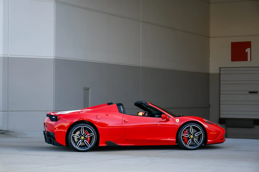 2015 Ferrari 458 Speciale Aperta - Image 10 of 31