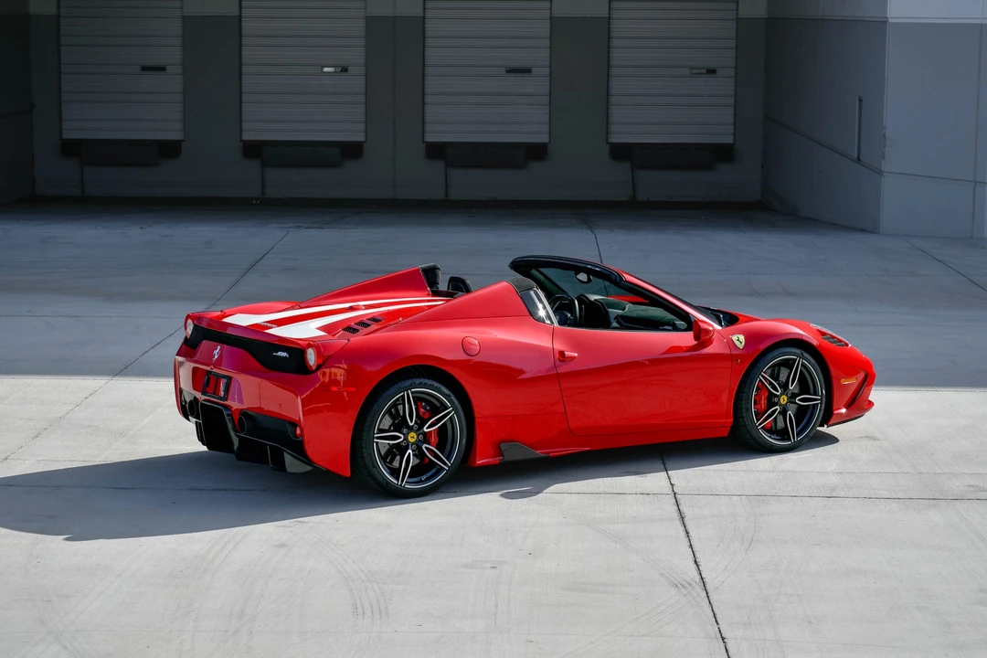 2015 Ferrari 458 Speciale Aperta - Image 13 of 31