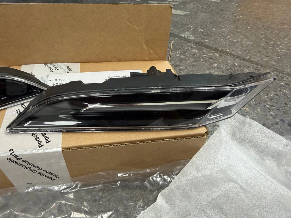 2022 Parts & Memorabilia Bodywork - Image 2 of 2