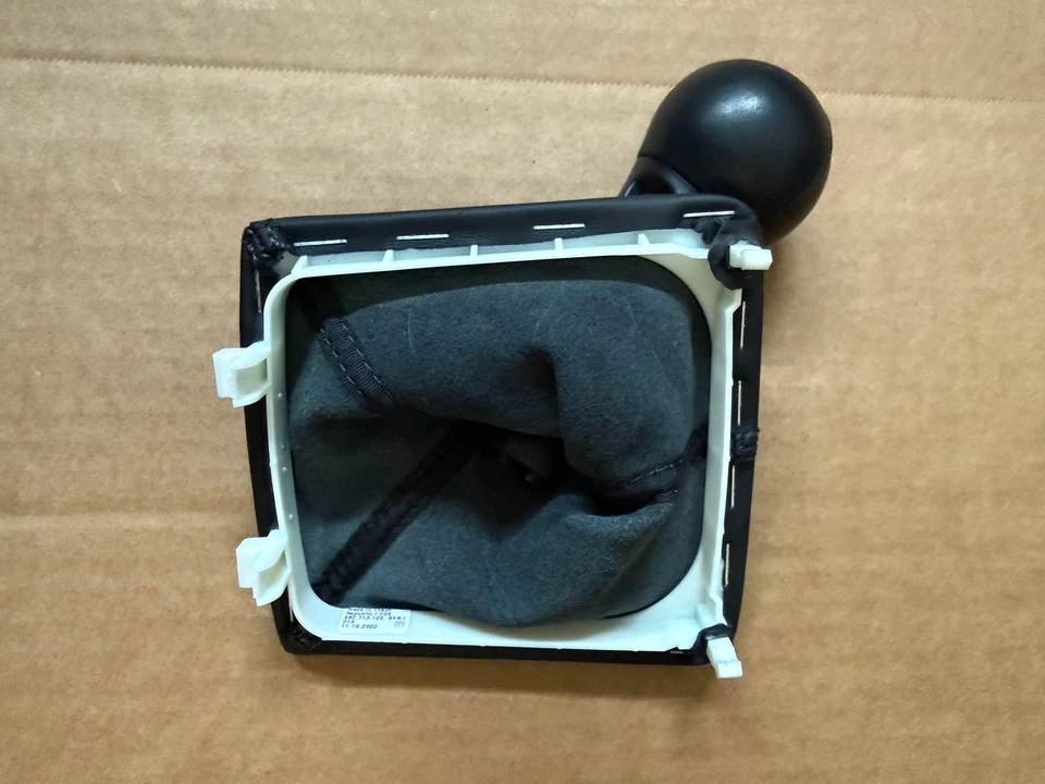Parts & Memorabilia Gearboxes - Image 3 of 5