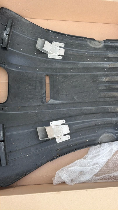 2021 Parts & Memorabilia Bodywork - Image 2 of 5