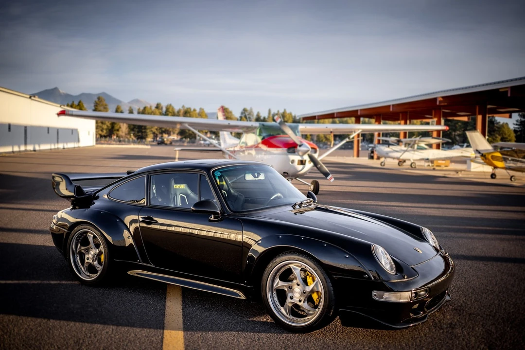 1995 Porsche 993 Carrera 4 - Image 7 of 31
