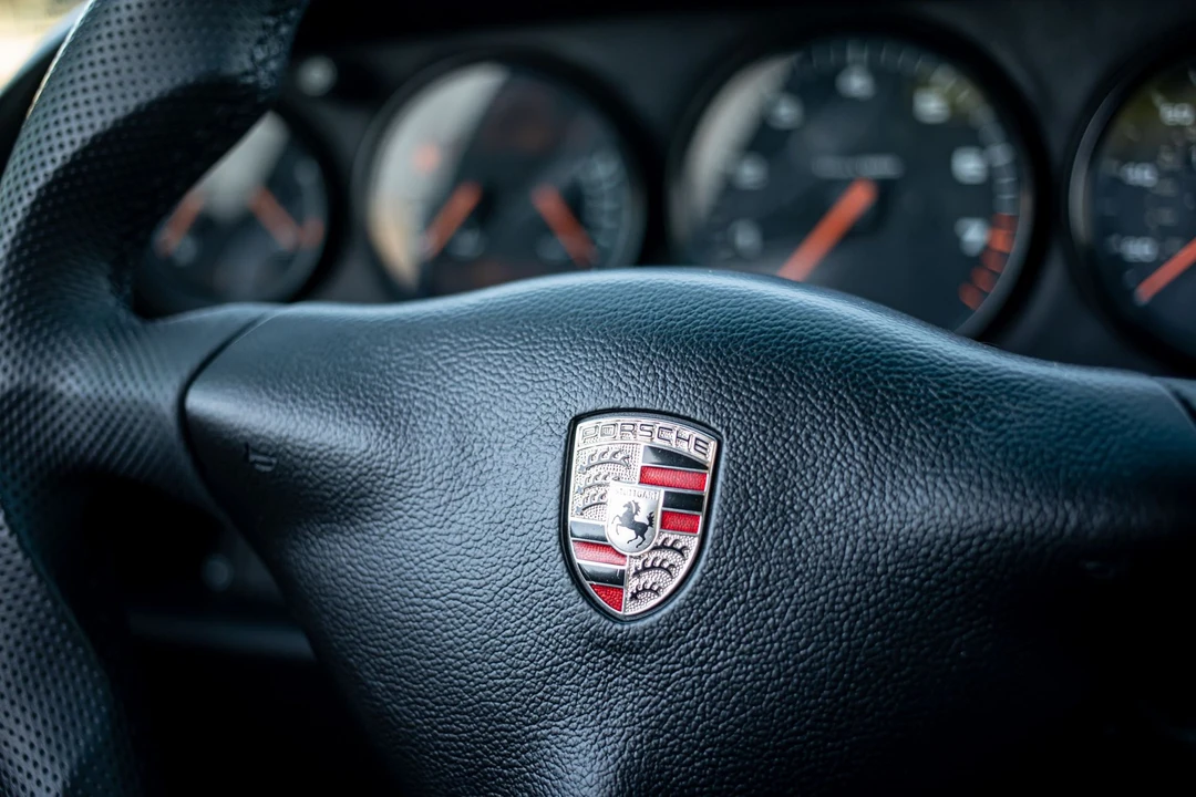 1995 Porsche 993 Carrera 4 - Image 21 of 31