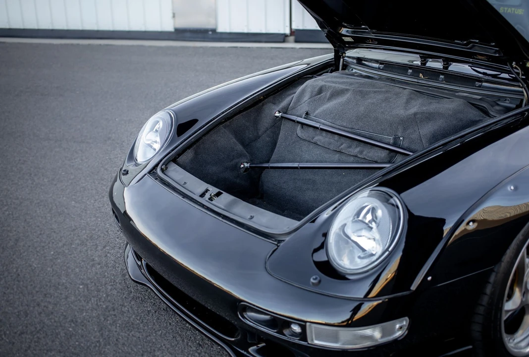 1995 Porsche 993 Carrera 4 - Image 27 of 31