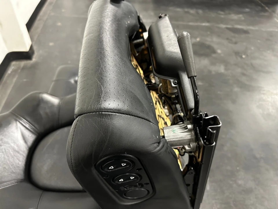 Parts & Memorabilia Seats & Interior - Image 17 of 22