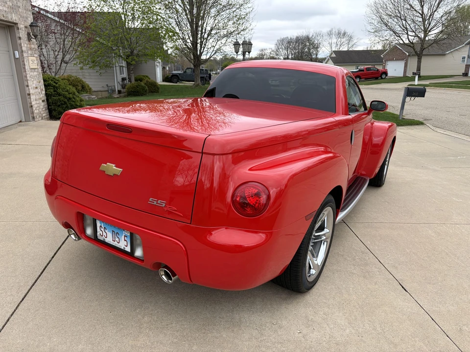 2005 Chevrolet SSR - Image 12 of 21