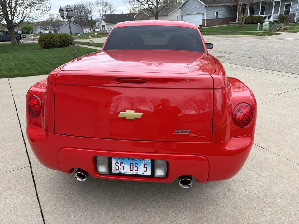 2005 Chevrolet SSR - Image 11 of 21