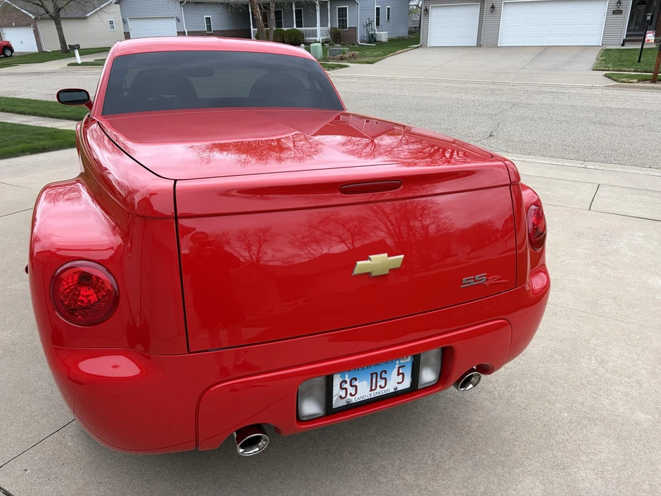 2005 Chevrolet SSR - Image 10 of 21