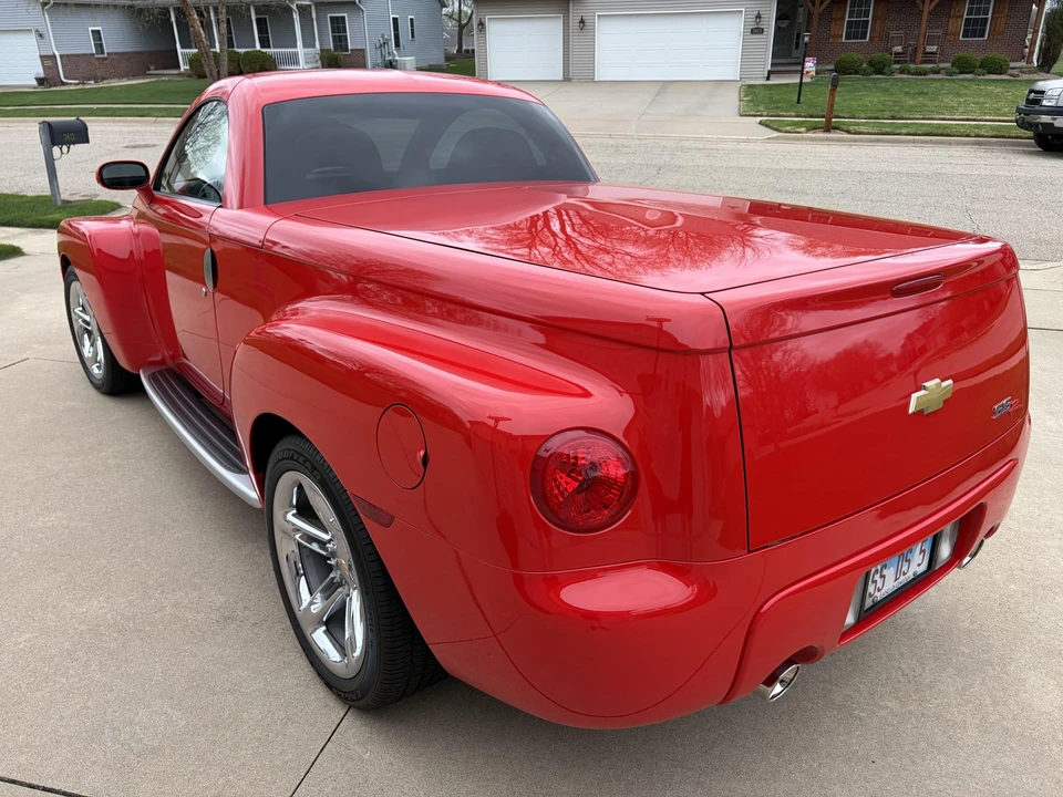 2005 Chevrolet SSR - Image 9 of 21