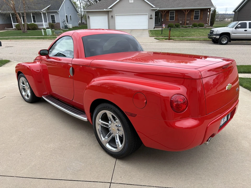 2005 Chevrolet SSR - Image 8 of 21