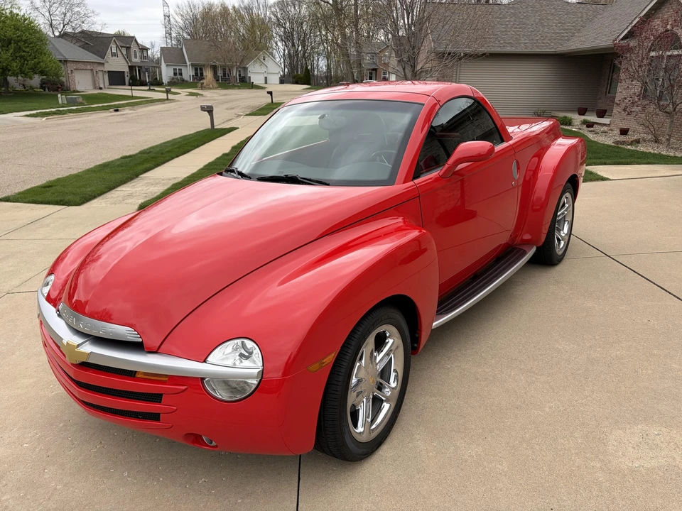 2005 Chevrolet SSR - Image 3 of 21