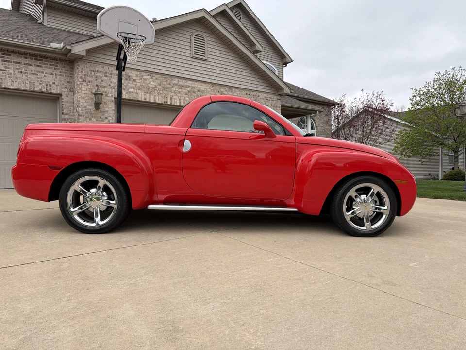 2005 Chevrolet SSR - Image 17 of 21