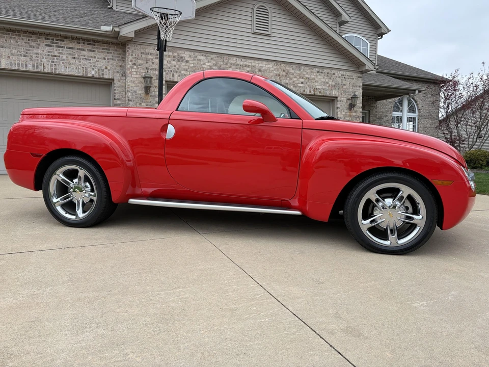 2005 Chevrolet SSR - Image 18 of 21