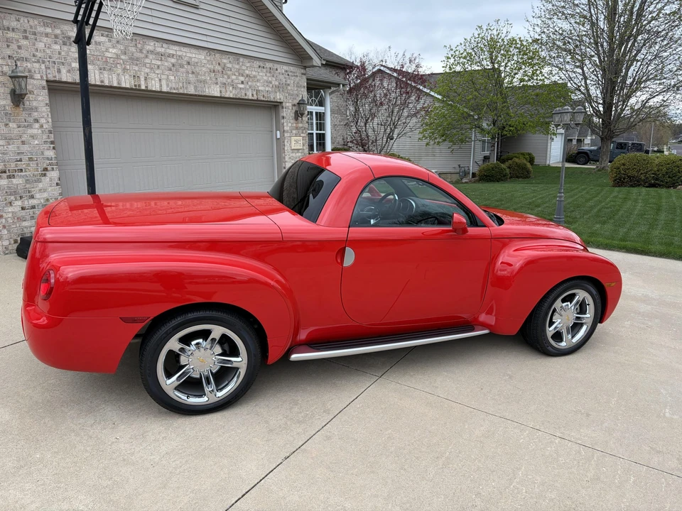 2005 Chevrolet SSR - Image 16 of 21