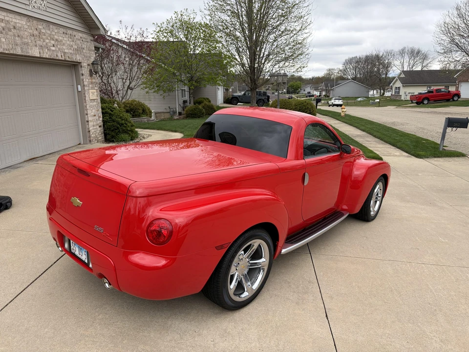 2005 Chevrolet SSR - Image 13 of 21