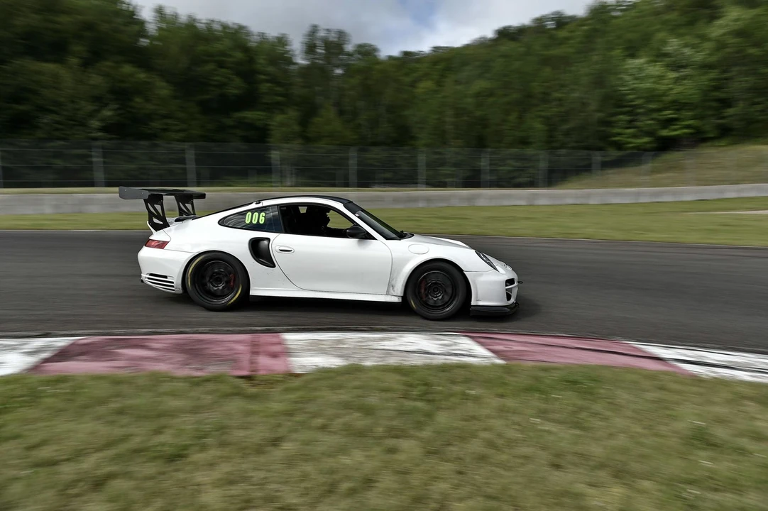 2003 Porsche 996 GT2 - Image 19 of 31