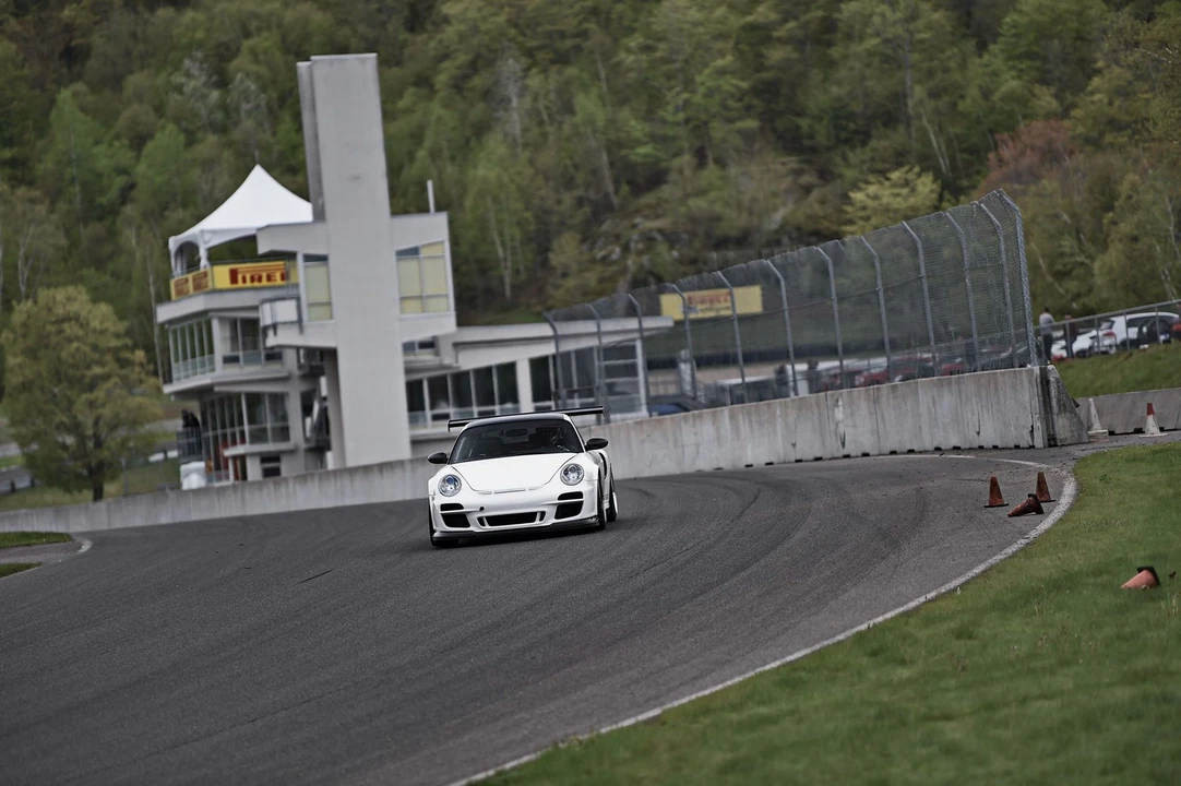 2003 Porsche 996 GT2 - Image 2 of 31