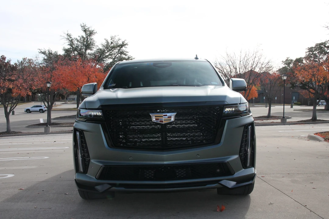 2023 Cadillac Escalade-V 5th Gen - Image 25 of 31