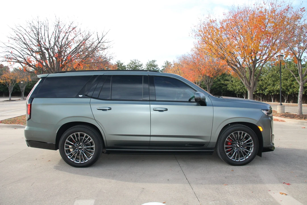 2023 Cadillac Escalade-V 5th Gen - Image 18 of 31