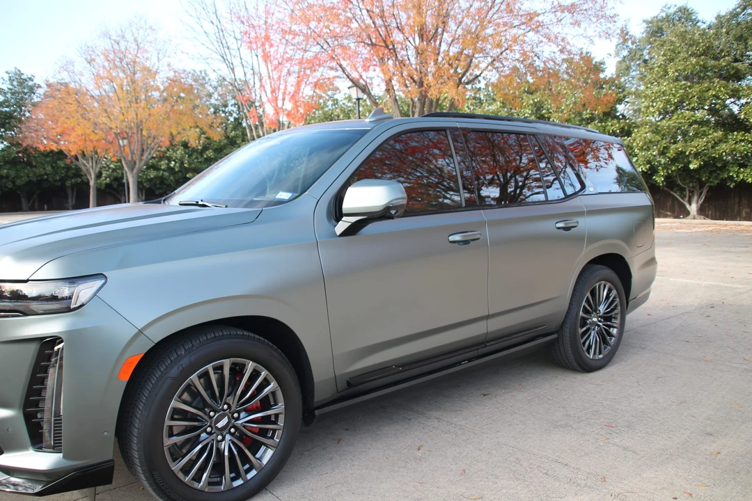 2023 Cadillac Escalade-V 5th Gen - Image 29 of 31