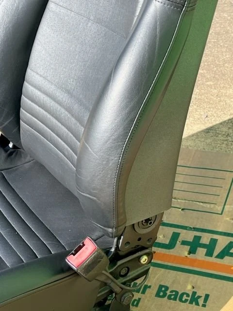 Parts & Memorabilia Seats & Interior - Image 13 of 16