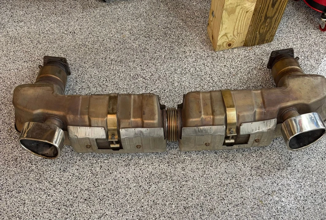 2001 Parts & Memorabilia Mechanical Components - Image 2 of 5