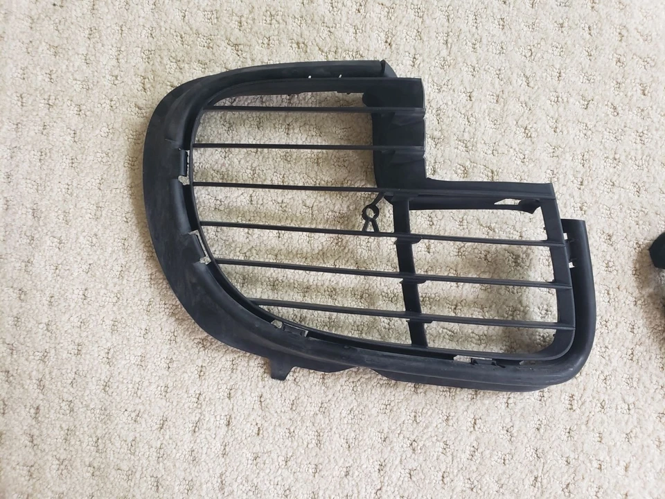 2001 Parts & Memorabilia Bodywork - Image 2 of 4